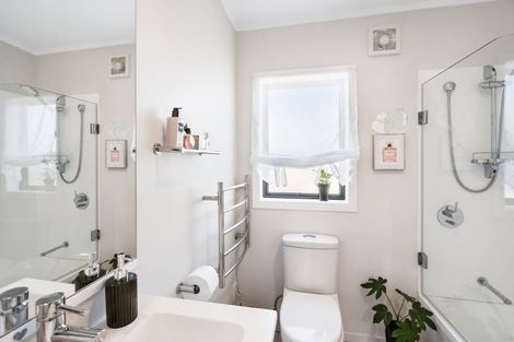 Photo of property in 18 Kevale Place, Manurewa, Auckland, 2102