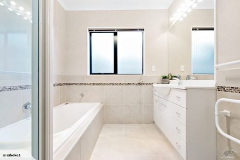 Photo of property in 17 Sapperton Drive, Henderson, Auckland, 0612