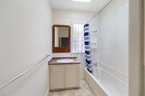 Photo of property in 74 Ngatai Road, Otumoetai, Tauranga, 3110