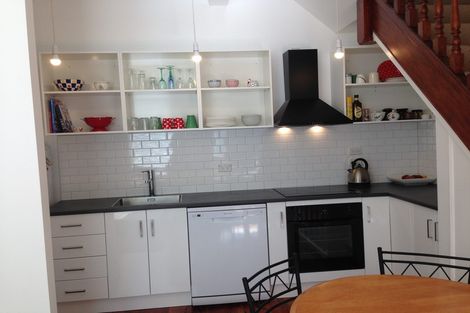 Photo of property in 69 Rolleston Street, Mount Cook, Wellington, 6021