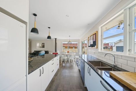 Photo of property in 21 Belvedere Avenue, Waikanae, 5036