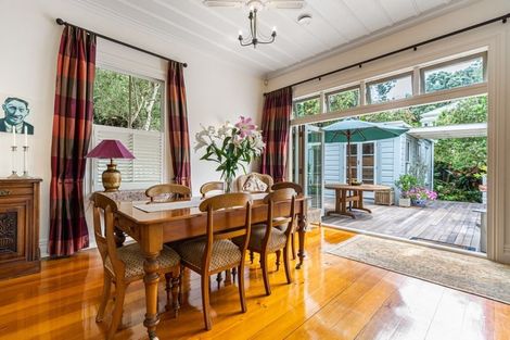 Photo of property in 1 Kapai Road, Devonport, Auckland, 0624