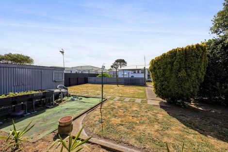 Photo of property in 14 Buchanan Place, Hawera, 4610