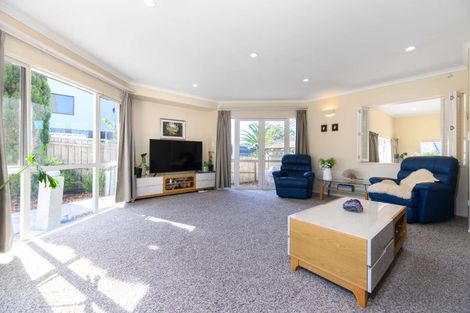 Photo of property in 3 Carrowmore, Pinehill, Auckland, 0632