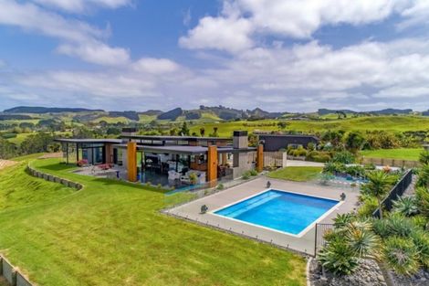 Photo of property in 14 Tuparekura Road, South Head, Helensville, 0874