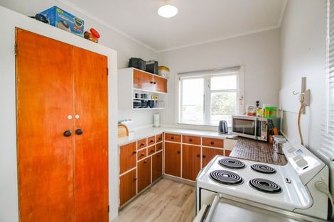 Photo of property in 9 Tongariro Street, Castlecliff, Whanganui, 4501