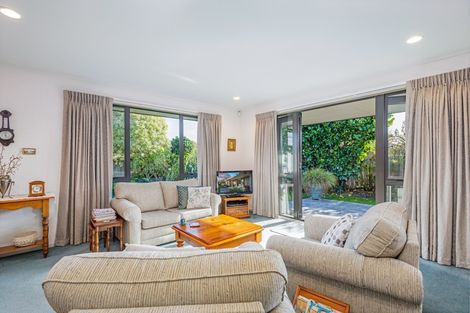 Photo of property in 10 Logan Place, Kelvin Grove, Palmerston North, 4414
