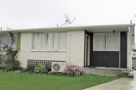 Photo of property in 2/10 Ponderosa Grove, Maoribank, Upper Hutt, 5018