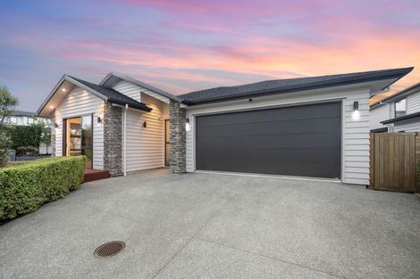 Photo of property in 2 Gemscott Crescent, Huapai, Kumeu, 0810