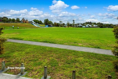 Photo of property in 25 Baumea Rise, Massey, Auckland, 0614