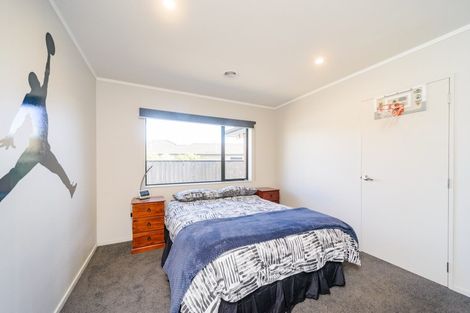 Photo of property in 18 Daniel Place, Kelvin Grove, Palmerston North, 4414