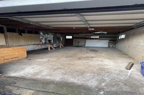 Photo of property in 13 Buscomb Avenue, Henderson, Auckland, 0610