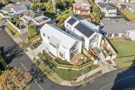 Photo of property in 1 Andrea Place, Sunnyhills, Auckland, 2010