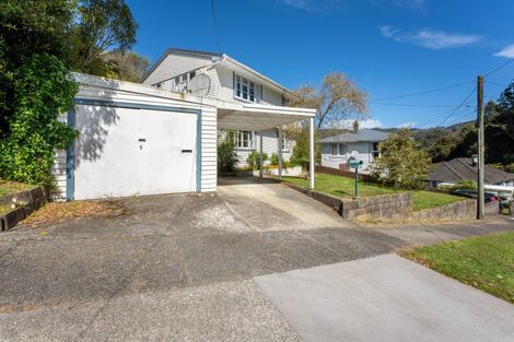 Photo of property in 52 Bird Grove, Stokes Valley, Lower Hutt, 5019