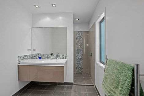 Photo of property in 15 Beechwood Road, Rothesay Bay, Auckland, 0630