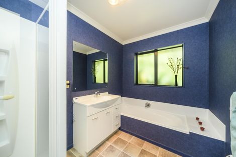 Photo of property in 53 Pacific Drive, Fitzherbert, Palmerston North, 4410