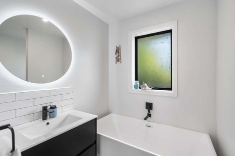 Photo of property in 142 Pacific Road, North New Brighton, Christchurch, 8083