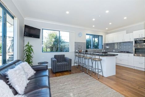 Photo of property in 3 Opal Close, Rosedale, Auckland, 0632