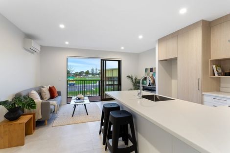 Photo of property in 2 Tara Lane, Manurewa, 2102