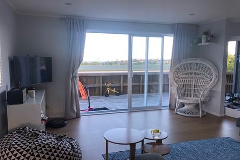 Photo of property in 89 Weatherly Road, Torbay, Auckland, 0630