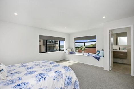 Photo of property in 5 Heaphy Court, Aotea, Porirua, 5024