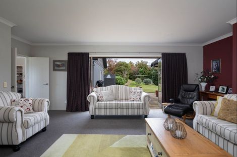 Photo of property in 63 Loch Views Road, Acacia Bay, Taupo, 3385
