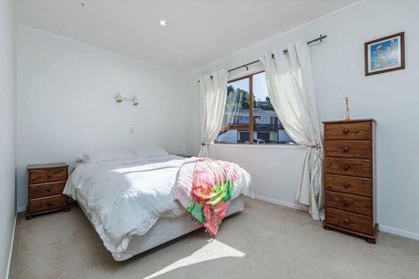 Photo of property in 28 King Richard Place, Browns Bay, Auckland, 0630