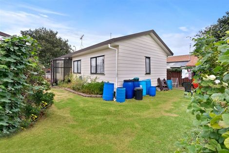 Photo of property in 1 Horlicks Place, Randwick Park, Auckland, 2105