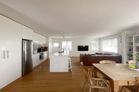 Photo of property in 8 Waipani Road, Te Atatu Peninsula, Auckland, 0610