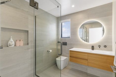 Photo of property in 35a Montgomery Avenue, Belmont, Auckland, 0622