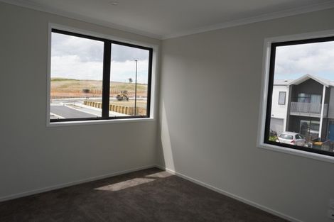 Photo of property in 16 Wai Place, Westgate, Auckland, 0614