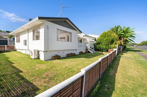 Photo of property in 74 Esmeralda Street, Welcome Bay, Tauranga, 3112