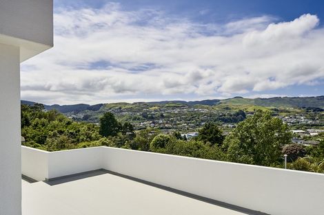 Photo of property in 17 Olivia Crescent, Tawa, Wellington, 5028