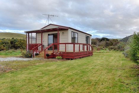 Photo of property in 2 Antrim Street, Waikawa, Tokanui, 9884