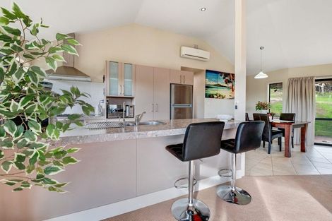 Photo of property in 11 Pineview Lane, Helensville, 0875