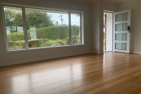 Photo of property in 2/300 Lake Road, Hauraki, Auckland, 0622