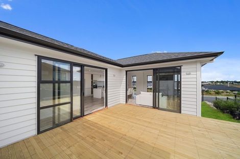 Photo of property in 2 Frazen Avenue, Papakura, 2110