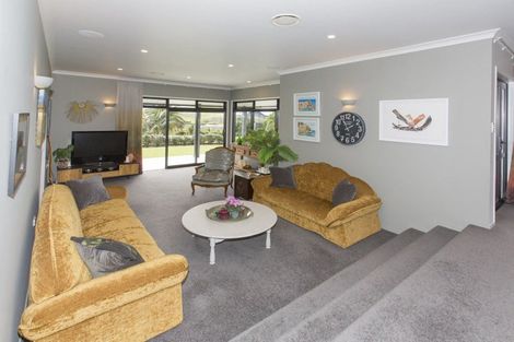 Photo of property in 36 Ripiro Drive, Baylys Beach, Dargaville, 0377