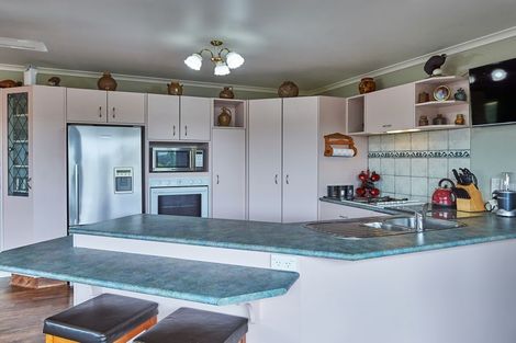 Photo of property in 40 Royal Oak Drive, Kelvin Grove, Palmerston North, 4414