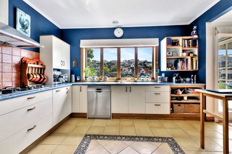 Photo of property in 8 Kowhai Road, Kelburn, Wellington, 6012