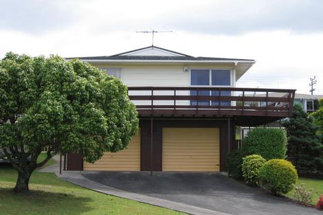 Photo of property in 6 Rosewarne Crescent, Glendene, Auckland, 0602