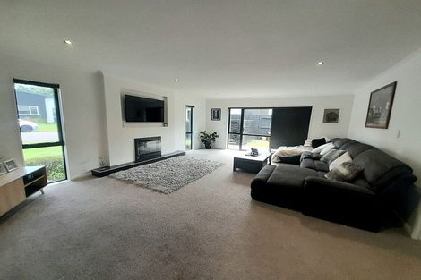 Photo of property in 5 D'urville Place, Kelvin Grove, Palmerston North, 4414