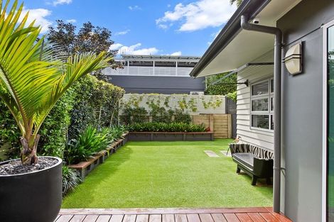 Photo of property in 26a Gladstone Road, Northcote, Auckland, 0627