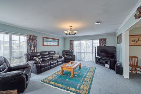 Photo of property in 40 Royal Oak Drive, Kelvin Grove, Palmerston North, 4414