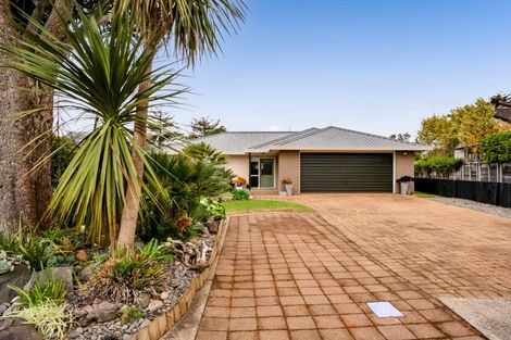 Photo of property in 12 Frank Frethey Place, Highlands Park, New Plymouth, 4312