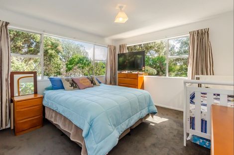 Photo of property in 17 Eruini Street, Waikanae Beach, Waikanae, 5036