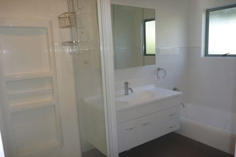 Photo of property in 83 Tawa Road, Kumeu, 0891