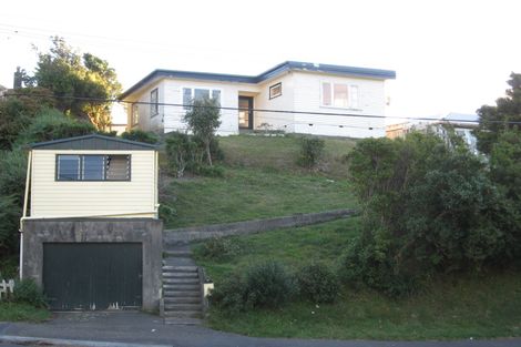 Photo of property in 8 Lyndfield Lane, Newlands, Wellington, 6037