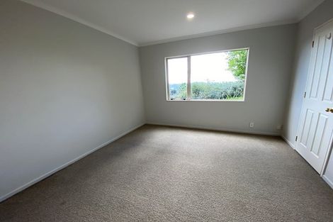 Photo of property in 8 Canary Place, Unsworth Heights, Auckland, 0632