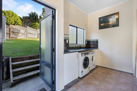 Photo of property in 5 Hanly Close, West Harbour, Auckland, 0618